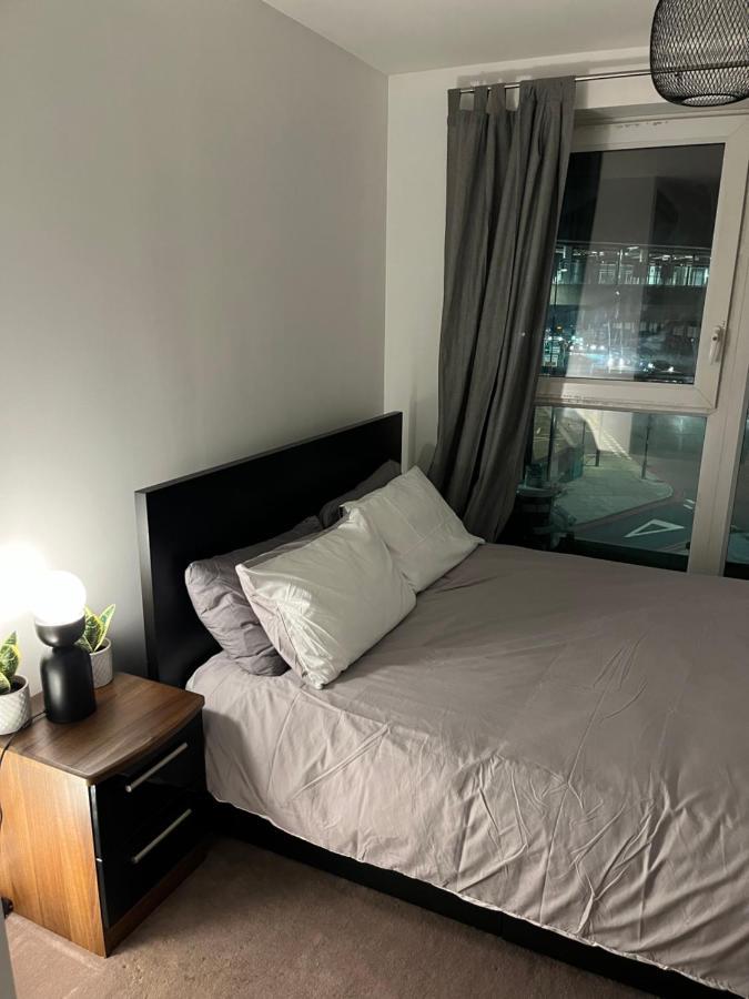 Luxurious Dlr Apartment 런던 외부 사진