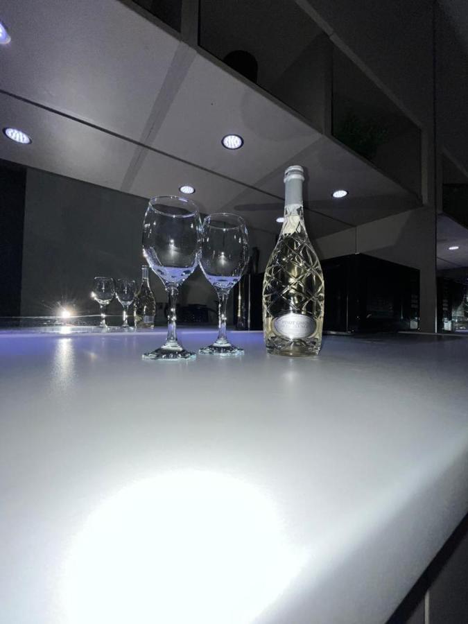 Luxurious Dlr Apartment 런던 외부 사진