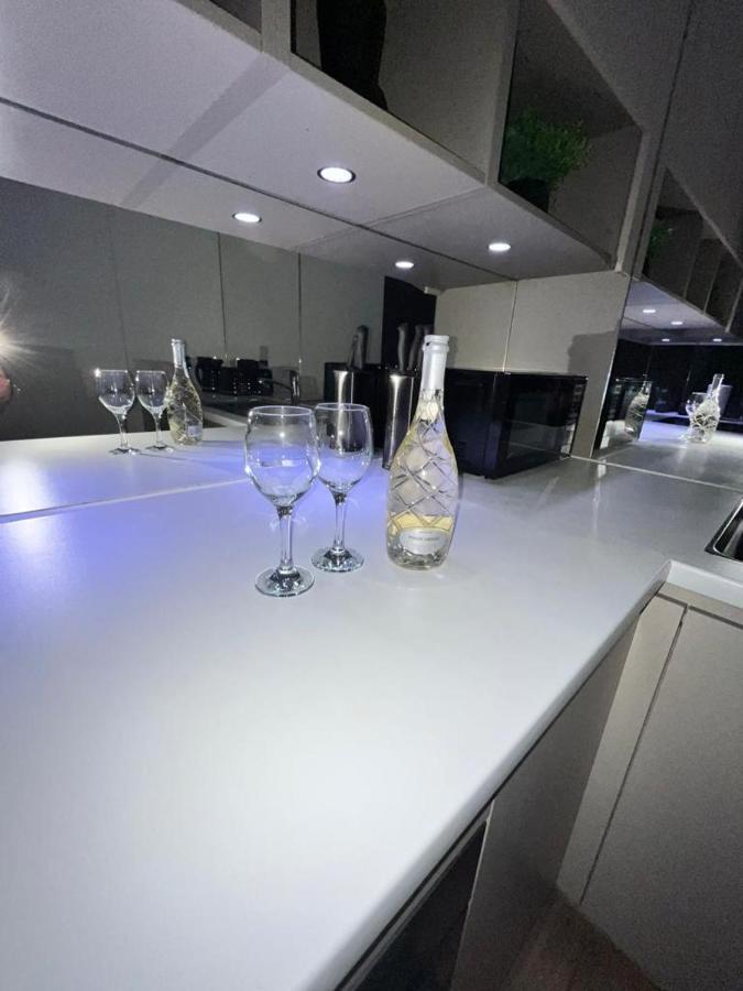 Luxurious Dlr Apartment 런던 외부 사진